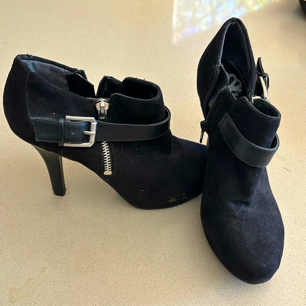 Fergalicious // Ankle booties